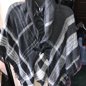 Apt 9 Women’s Sweater Shawl Poncho Plaid